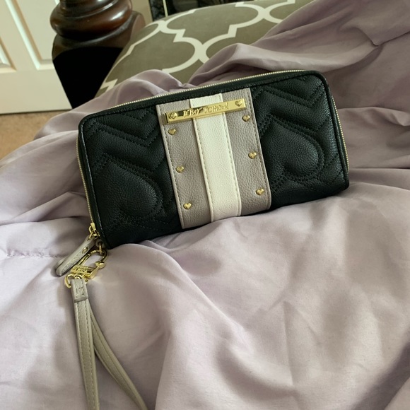 ❌SOLD❌ Betsey Johnson Wallet Lot (5 Wallets) - Picture 2 of 15